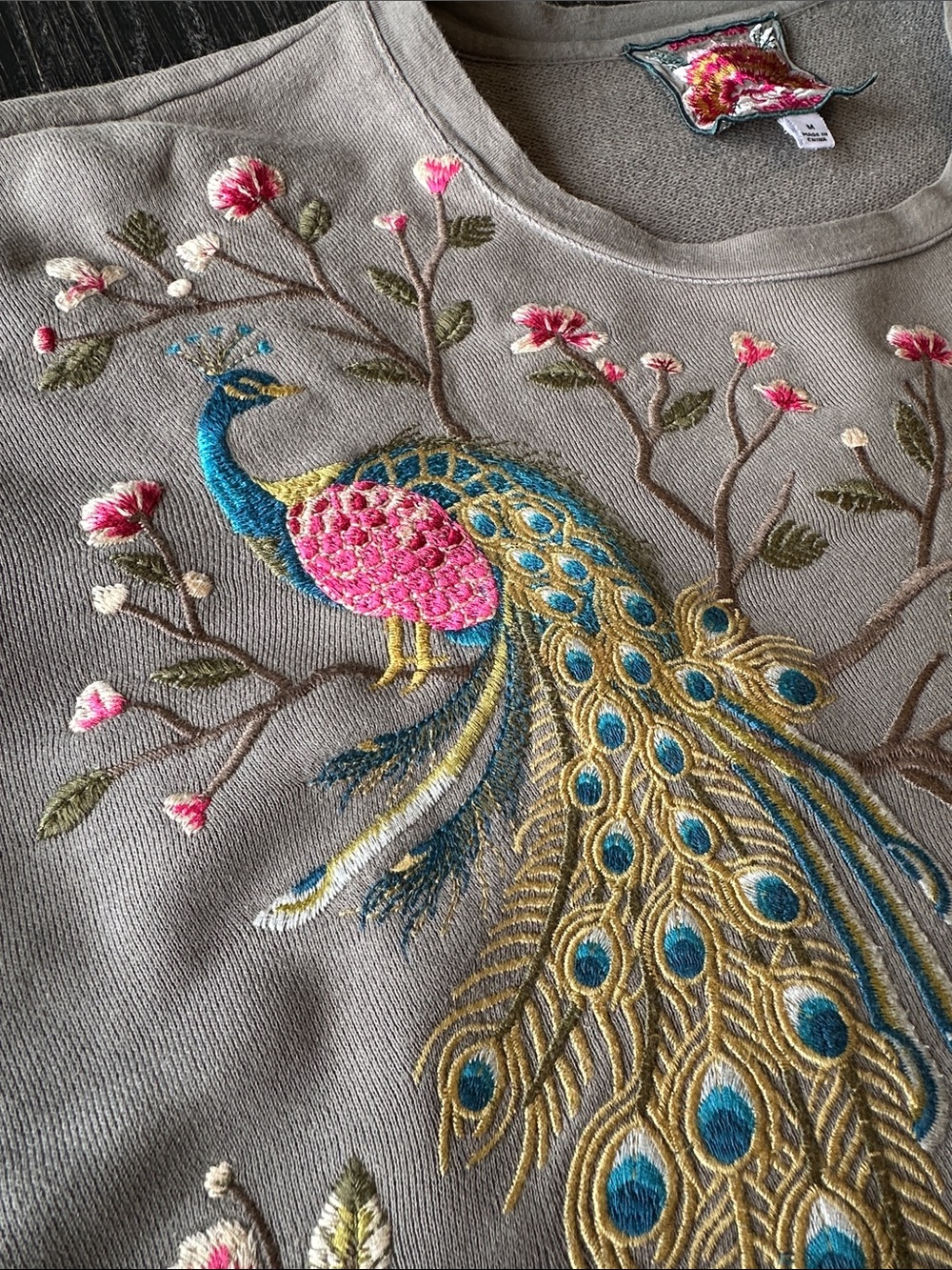JOHNNY WAS Anzia Crewneck Sweatshirt Shirt Top Sage Green Peacock Embroidery, M - Picture 4 of 11